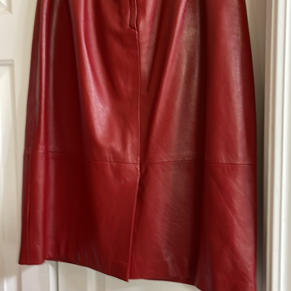 This is 100% soft strong leather skirt, made in Israel. 2X.